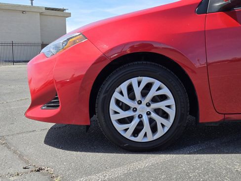Used 2018 Toyota Corolla LE FWD image 6