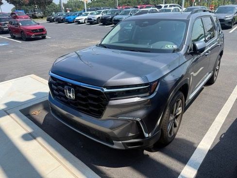 Used 2025 Honda Pilot Elite image 3