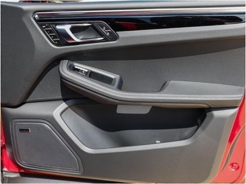 Certified 2025 Porsche Macan image 26
