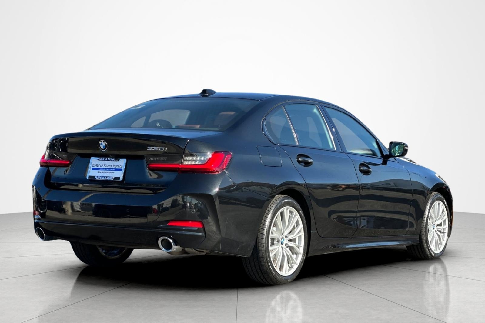 Used 2023 BMW 330i Sedan w/ Convenience Package RWD image 5