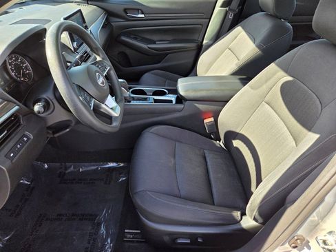 Used 2024 Nissan Altima 2.5 SV FWD image 10