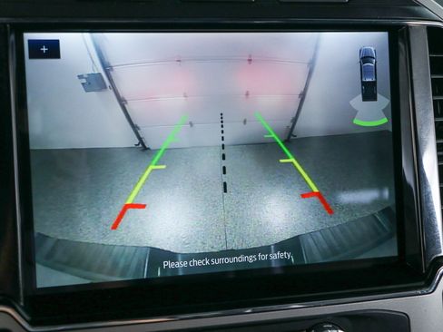 Used 2022 Ford F250 Lariat w/ Black Appearance Package image 20