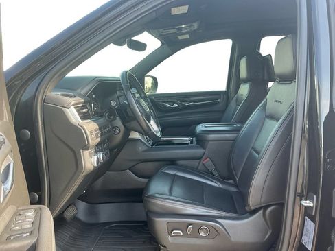 Used 2021 GMC Yukon XL Denali w/ Denali Premium Package AWD/4WD image 14