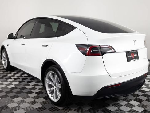 Used 2023 Tesla Model Y Long Range AWD/4WD image 5