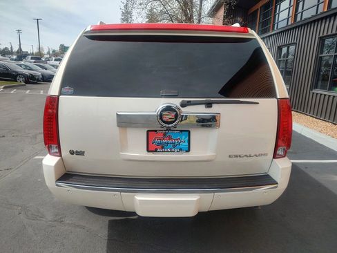 Used 2013 Cadillac Escalade Luxury image 4
