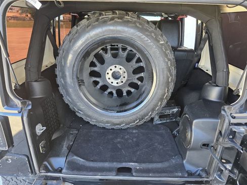 Used 2011 Jeep Wrangler 70th Anniversary w/ Connectivity Group image 27