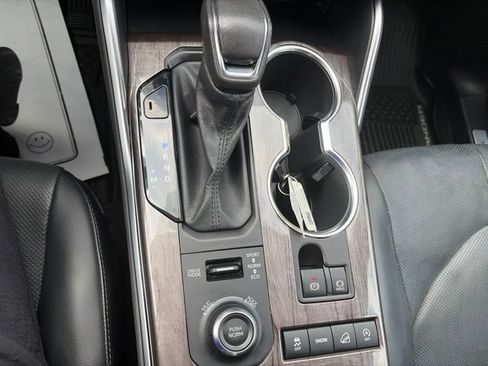 Used 2021 Toyota Highlander Limited AWD/4WD image 17