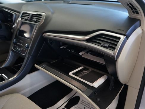 Used 2019 Ford Fusion SE AWD/4WD image 43