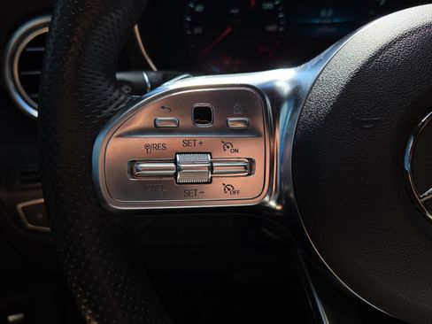 Used 2023 Mercedes-Benz GLC 300 4MATIC Coupe image 32