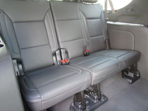 Used 2025 GMC Yukon XL Denali AWD/4WD image 35