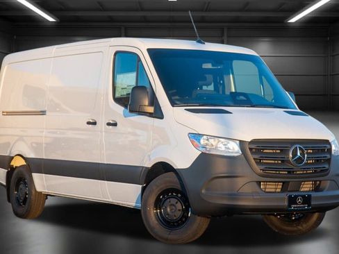 Used 2025 Mercedes-Benz Sprinter 2500 image 3