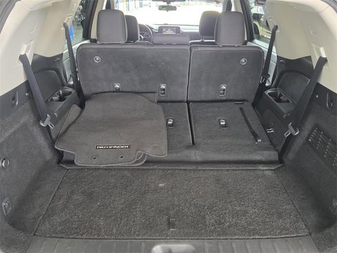 Used 2022 Nissan Pathfinder SV image 12