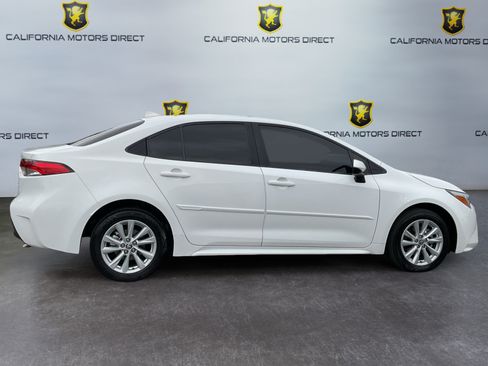 Used 2025 Toyota Corolla LE w/ LE Premium Package FWD image 4