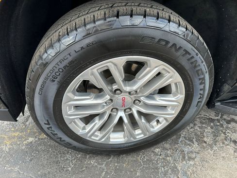 Used 2023 GMC Yukon SLT w/ SLT Luxury Package image 17