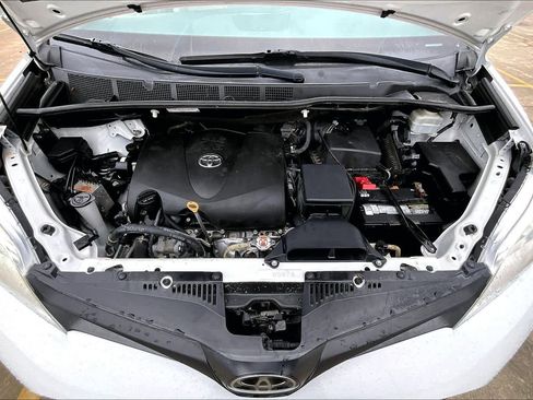 Used 2020 Toyota Sienna L image 30