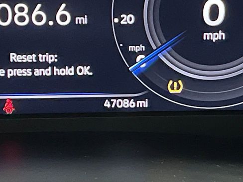 Certified 2022 Volkswagen Atlas Cross Sport SE image 25