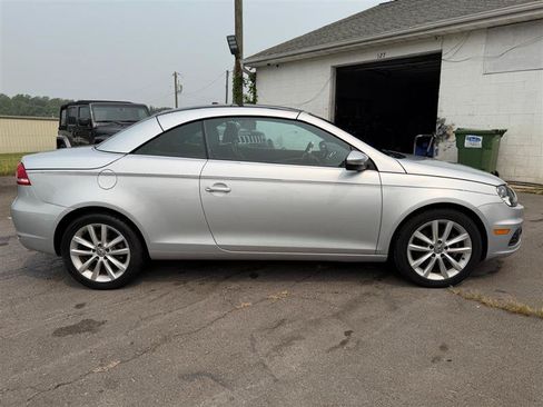 Used 2014 Volkswagen Eos Komfort FWD image 9