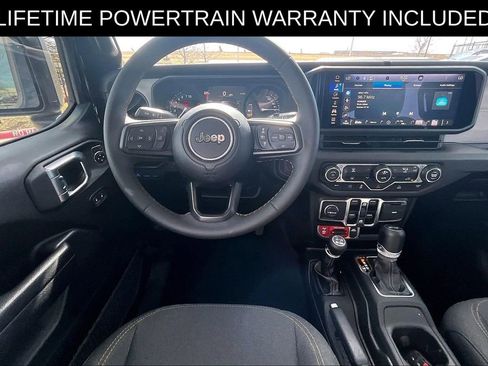 Used 2024 Jeep Wrangler Unlimited image 7