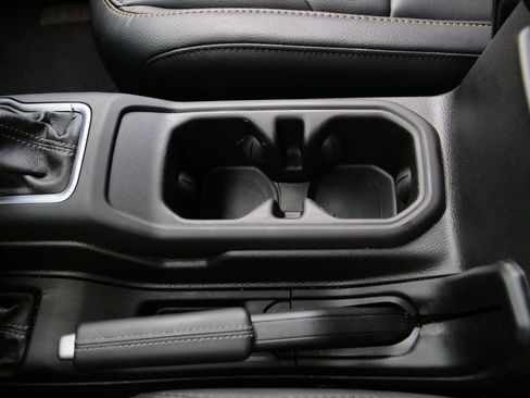 Used 2024 Jeep Wrangler Unlimited Sahara AWD/4WD image 18
