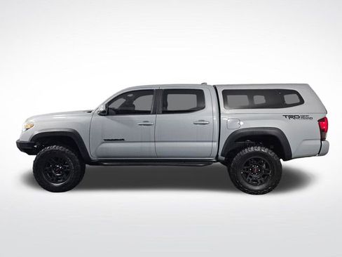 Used 2018 Toyota Tacoma TRD Off-Road w/ Technology Package image 4