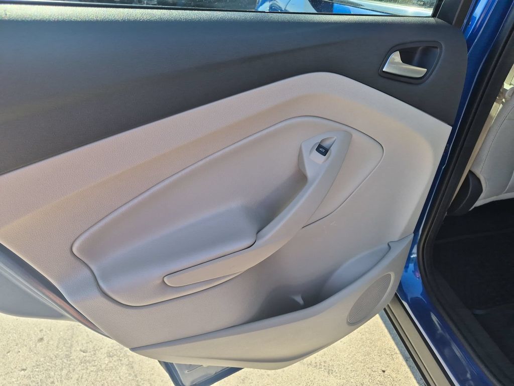 Used 2017 Ford Escape SE FWD image 24