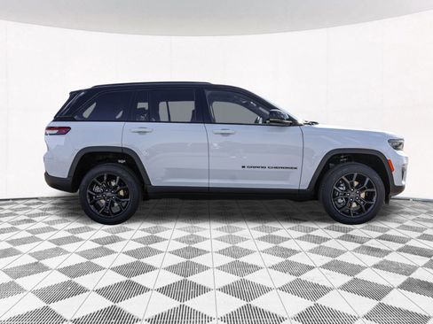 New 2025 Jeep Grand Cherokee Limited image 11