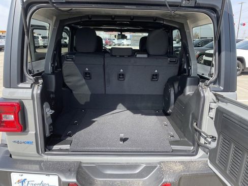 New 2023 Jeep Wrangler Unlimited Rubicon 4xe w/ Cold Weather Group image 18