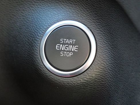 Used 2024 Volvo XC40 B5 Core image 40