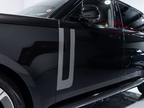 Used 2024 Land Rover Range Rover Long Wheelbase SE image 9