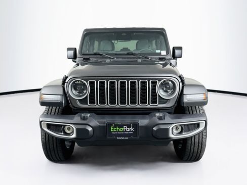Used 2025 Jeep Wrangler Unlimited Sahara AWD/4WD image 2