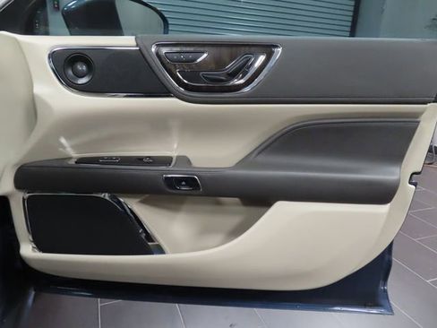 Used 2020 Lincoln Continental w/ Premium Package image 14