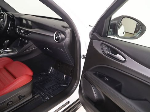 Used 2024 Alfa Romeo Stelvio Veloce image 32