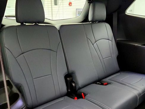 Used 2023 Buick Enclave Essence w/ Sport Touring Edition image 21