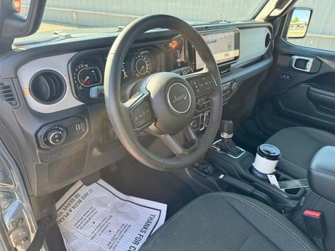 Used 2024 Jeep Gladiator Sport AWD/4WD image 12