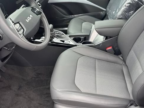 New 2026 Kia Niro EX FWD image 9