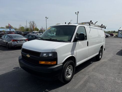 Used 2021 Chevrolet Express 2500 w/ Driver Convenience Package image 12