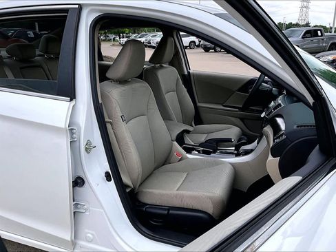 Used 2017 Honda Accord LX image 8