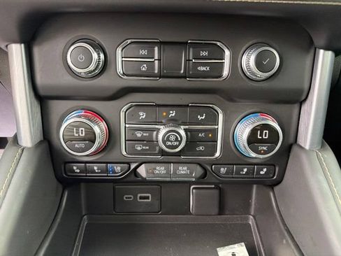 Certified 2023 GMC Yukon SLT w/ SLT Premium Package AWD/4WD image 20
