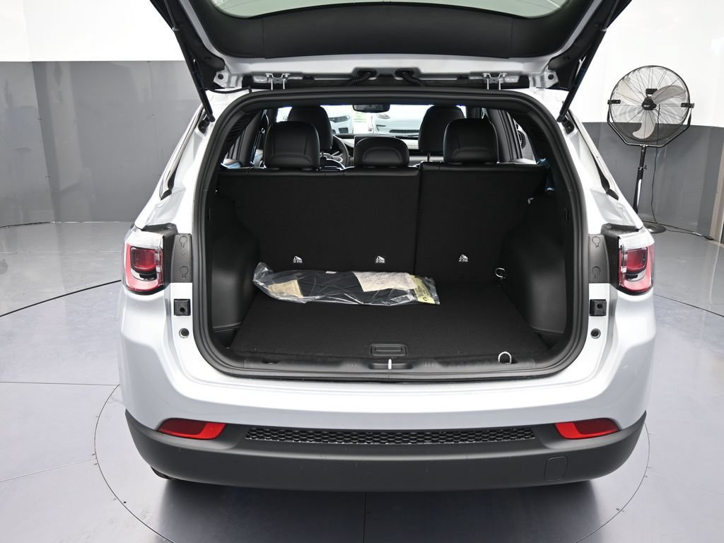 New 2026 Jeep Compass Latitude AWD/4WD image 31