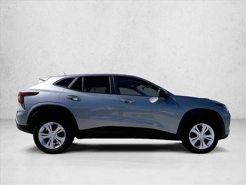 Used 2024 Chevrolet Trax LS FWD image 5