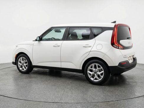 Used 2025 Kia Soul LX w/ LX Technology Package FWD image 6
