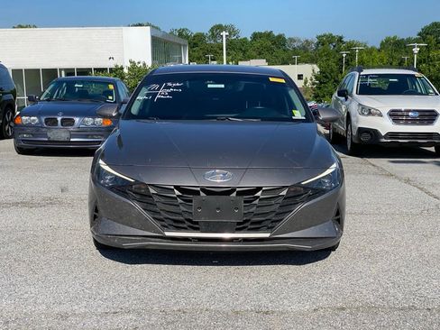 Used 2023 Hyundai Elantra SEL w/ Convenience Package FWD image 2