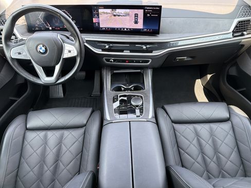Used 2025 BMW X7 xDrive40i AWD/4WD image 3