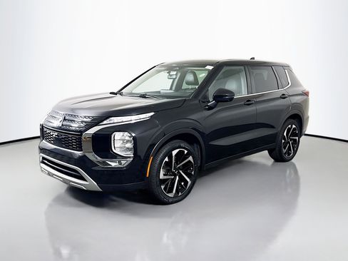 Used 2022 Mitsubishi Outlander SE image 4