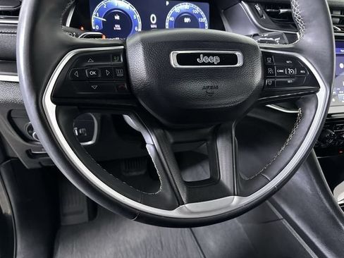 Used 2024 Jeep Grand Cherokee Altitude AWD/4WD image 11