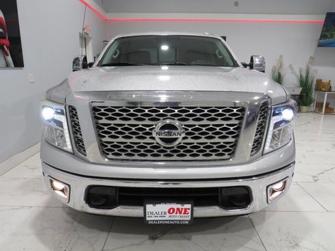 Used 2017 Nissan Titan SL w/ SL Towing Convenience Package image 8