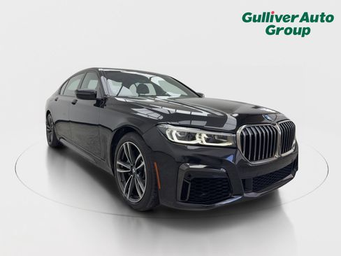 Used 2020 BMW 740i xDrive w/ M Sport Package AWD/4WD image 13