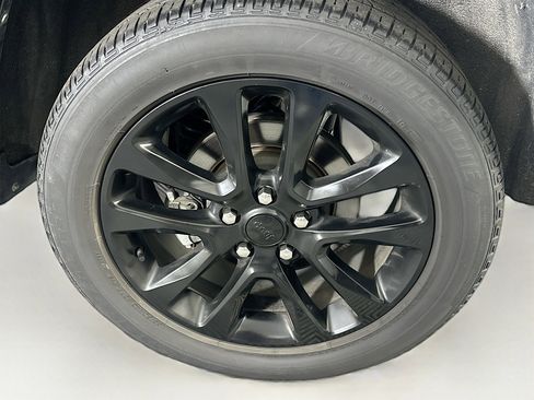 Used 2022 Jeep Grand Cherokee Laredo X AWD/4WD image 11