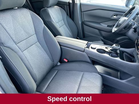 Used 2025 Nissan Rogue SV image 40