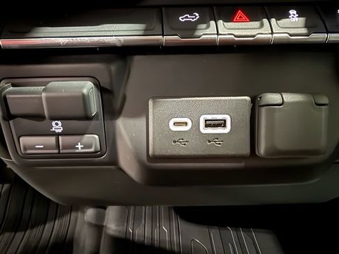 Used 2022 GMC Sierra 1500 Elevation w/ LPO, Elevation Black Package image 22